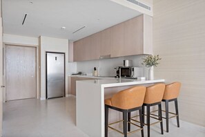 Fridge, microwave, oven, stovetop - StoneTree - The Palm Tower 1BR - Amazing Sea View (Palm Jumeirah)