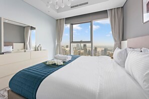 2 bedrooms, desk, iron/ironing board, WiFi