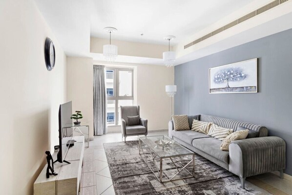 TV - StoneTree - Princess Tower 1 BR - Sea View (Dubai Marina)