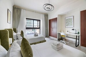 2 habitaciones, escritorio, tabla de planchar con plancha y wifi 