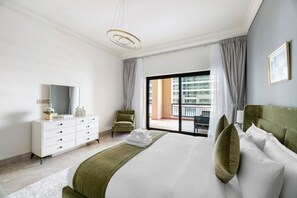 2 bedrooms, desk, iron/ironing board, WiFi