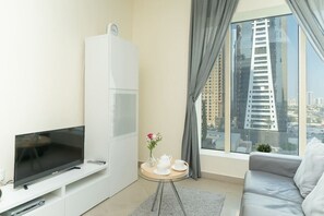 TV - StoneTree - Icon 2 Studio - Chic Apartment (Jumeirah Lake Towers)