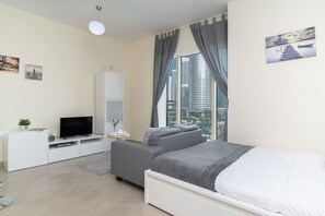 Iron/ironing board, free WiFi, bed sheets