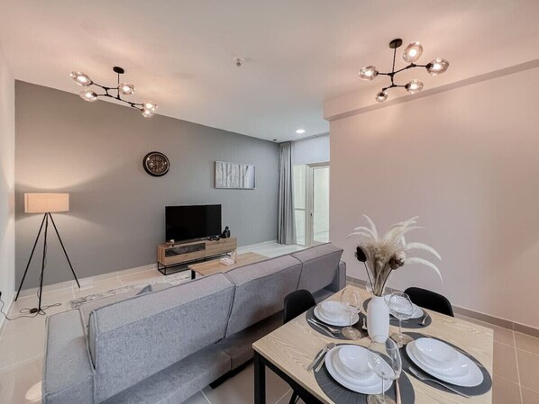 TV - StoneTree - Marina Pinnacle 1 BR - Near The Beach (Dubai Marina)