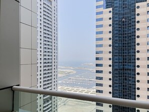 Property grounds - StoneTree - Marina Pinnacle 1 BR - Near The Beach (Dubai Marina)