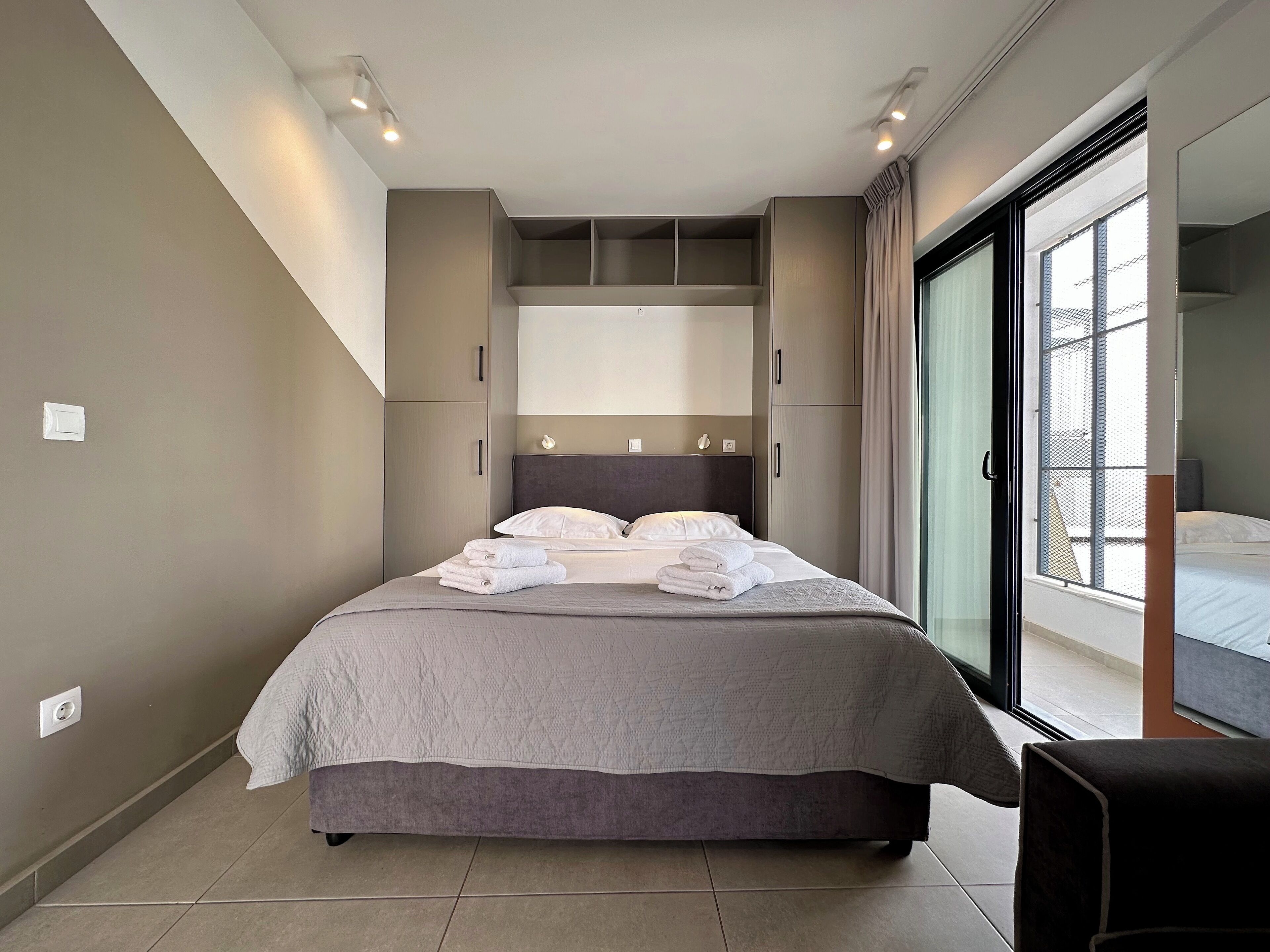 1 bedroom, desk, iron/ironing board, WiFi