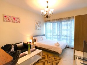 Tabla de planchar con plancha, wifi y ropa de cama 