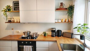Refrigerador, microondas, placa de cocina, lavavajillas