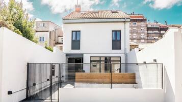 Deluxe Twin Room | Terrace/patio