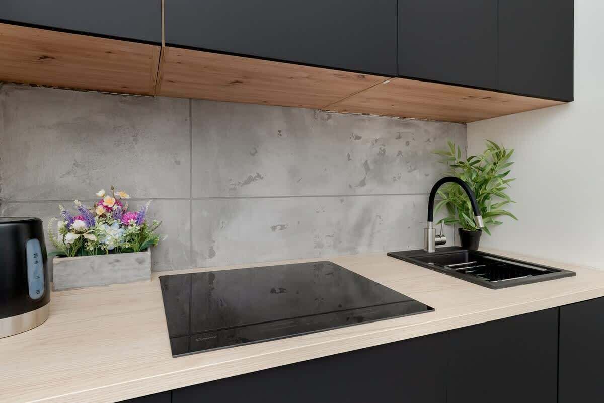 Frigorífic, microones i placa de cuina 