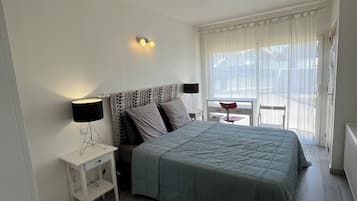 1 slaapkamer, een strijkplank/strijkijzer, wifi, beddengoed