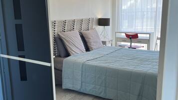 1 slaapkamer, een strijkplank/strijkijzer, wifi, beddengoed