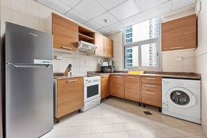 Kühlschrank, Mikrowelle, Ofen, Herdplatte