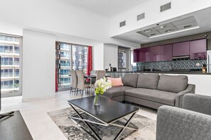 TV - StoneTree - Cayan Tower 2BR - Amazing Amenities (Dubai Marina)