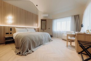 华丽开间, 庭院景观 | 高档床上用品、羽绒被、迷你吧、客房内保险箱