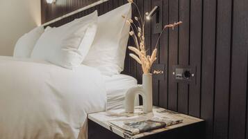 Quarto casal conforto | Roupas de cama premium, edredons de pluma, frigobar, cofres nos quartos