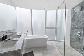 ヘアドライヤー、タオル