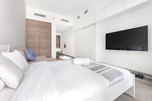 Iron/ironing board, WiFi, bed sheets