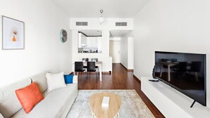 Living area - Furnished 1BR in JLT with Lake View (Jumeirah Lake Towers)
