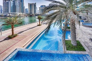 Pool - NEW Spacious 1 BR Apartment in Dubai Marina (Dubai Marina)