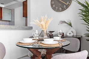 Dining - NEW Spacious 1 BR Apartment in Dubai Marina (Dubai Marina)