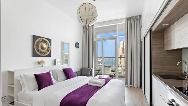 Iron/ironing board, WiFi - Cozy Studio in Prime location (Dubai Marina)