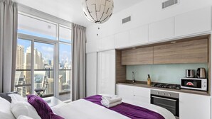 Iron/ironing board, WiFi - Cozy Studio in Prime location (Dubai Marina)