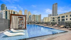 Pool - Cozy Studio in Prime location (Dubai Marina)
