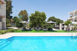 Outdoor pool - Villa Emerald (C674+XFP Sgourou, Greece)
