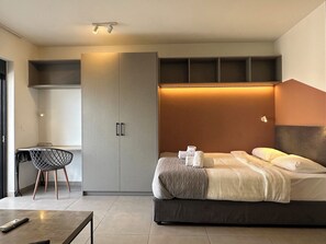 1 bedroom, desk, iron/ironing board, WiFi