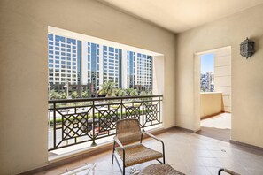 Terrace/patio - StoneTree - Luxury 1 BR - Beach Access (Palm Jumeirah)