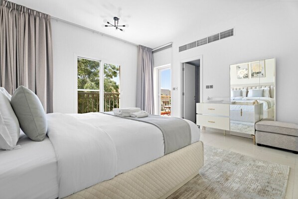 3 bedrooms, desk, iron/ironing board, WiFi