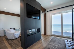 TV, fireplace - Amazing North Cape gulf front, unmatched views, completed April 2024! (PORT SAINT JOE)