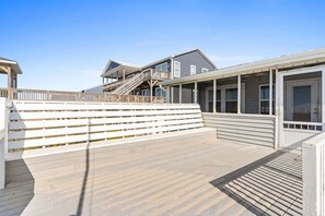 Exterior - Full House / 5705 W Beach Drive (Oak Island)