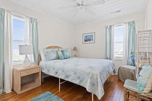 4 bedrooms, free WiFi - Full House / 5705 W Beach Drive (Oak Island)