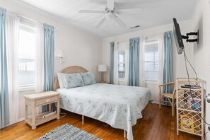 4 bedrooms, free WiFi - Full House / 5705 W Beach Drive (Oak Island)