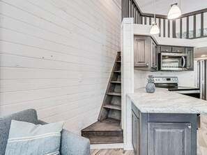 Interior - Community Pool, In Town, Dog Park,Wifi, Hammock Park! 5 Minutes to the Beach! (Port Aransas)