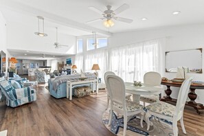 Interior - Blue Water Retreat - 5706 W Beach Drive- Coastal Vacation Resorts (Oak Island)