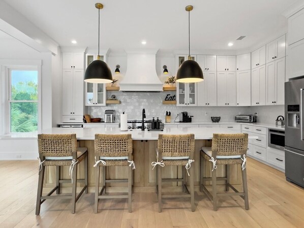 冰箱、微波炉、烤箱、炉灶