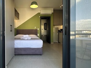 1 bedroom, desk, iron/ironing board, WiFi
