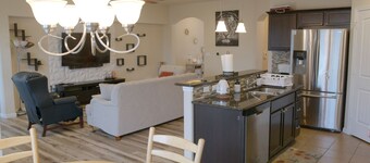 Relax & Recharge: Modern 3 Bedroom retreat near Downtown & San Marcos Outlets