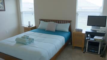 3 bedrooms, desk, iron/ironing board, free WiFi
