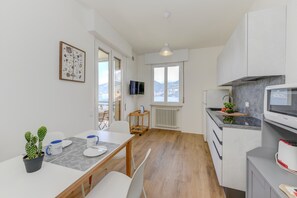 Fridge, microwave, dishwasher, coffee/tea maker - MGH Family Stay - Casa del Gabbiano (Brenzone)