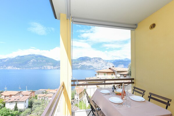 Outdoor dining - MGH Family Stay - Casa del Gabbiano (Brenzone)