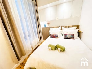 2 bedrooms, iron/ironing board, WiFi, bed sheets