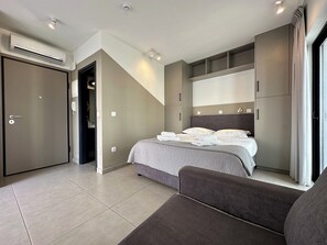 9 bedrooms, in-room safe, desk, iron/ironing board