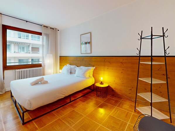 3 chambres, fer et planche à repasser, Wi-Fi, draps fournis