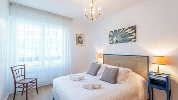 3 bedrooms, iron/ironing board, bed sheets