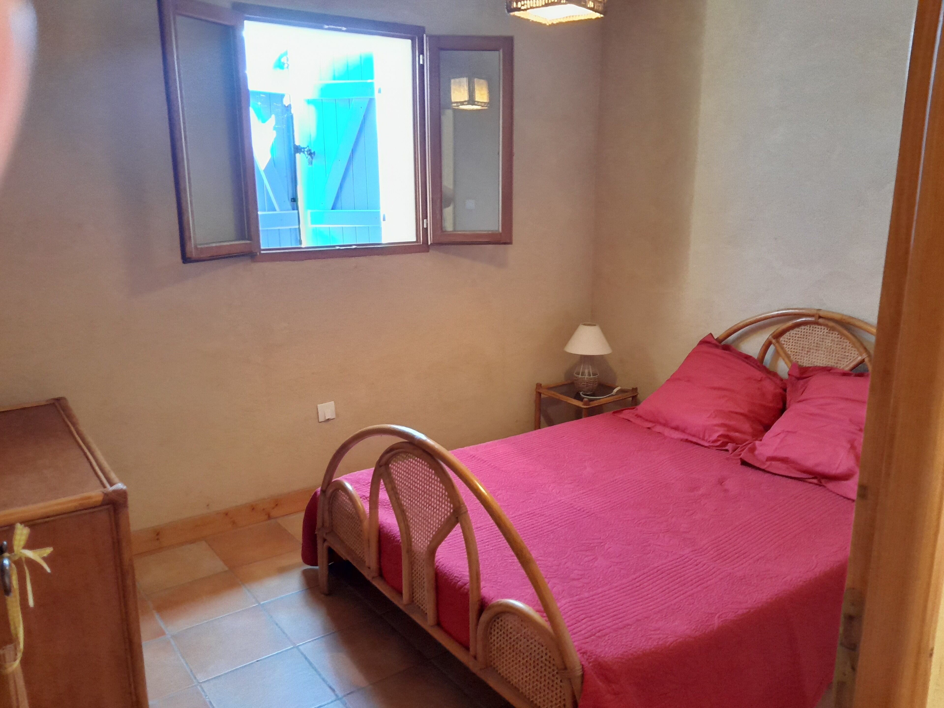 2 bedrooms, bed sheets