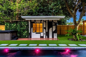 Property grounds - Casa Fillmore - Tropical Escape - Pool, Hot Tub, Mini-Golf, BBQ+ (Hollywood)